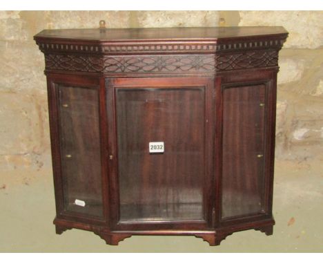 A small good quality wall mounted breakfront display cabinet in the Georgian style with dentil and blind fret frieze over gla