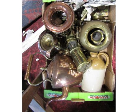 Box of various metal wares to include a brass miners lamp, plaque inscribed Hockley Lamp and Limelight Co, together with a ca