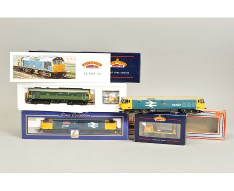 FOUR BOXED OO/HO GAUGE LOCOMOTIVES, comprising Bachmann Class 25, 'Tamworth Castle' No.D7672, B.R. green livery (32-402), Bac