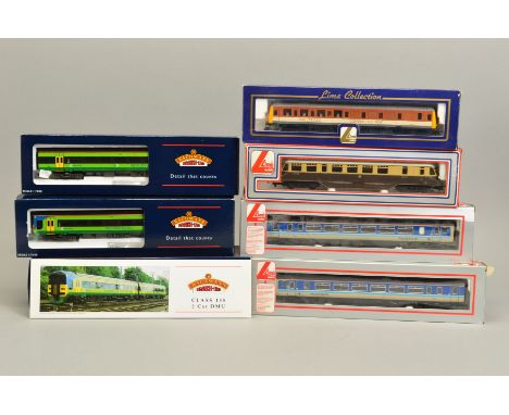 A BOXED BACHMANN OO GAUGE CLASS 158 TWO CAR D.M.U. SET, No.158 783 (52783 &amp; 57783), Central Trains green livery (31-504),