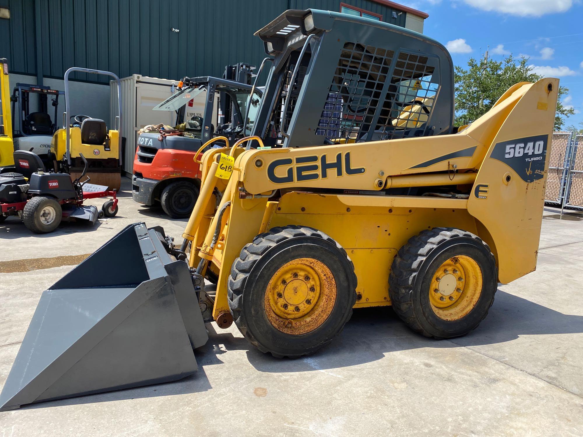GEHL 5640 TURBO E SERIES SKID STEER, DIESEL, BUCKET ATTACHMENT, RUNS