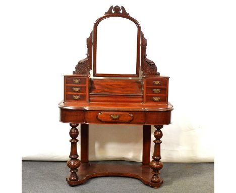 Victorian mahogany Duchess dressing table, arched mirror over trinket drawers, bowfront with drawer, turned legs, width 104cm