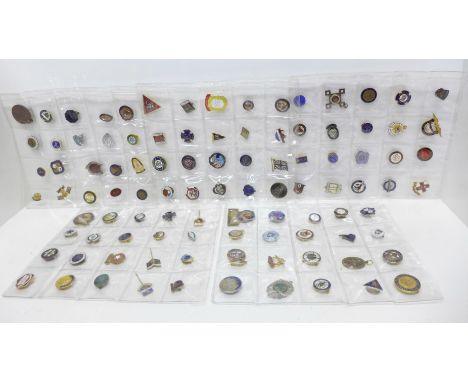 One hundred vintage enamel badges, including Union, Astronomical, Young Conservatives, Motor Racing, etc. 