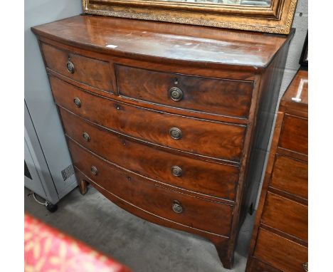 Georgian mahogany bowfront chest of two short over three long graduated drawers on splay bracket feet, 106 x 54 x 107 cm high