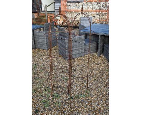 A large trio of arrow head obelisks 44 x 156cm (3)