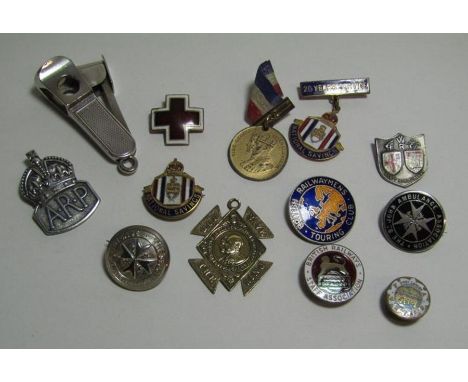 Silver cigar cutter London PH Vogel 1962, silver Royal Mint 1938 ARP badge, other pin badges including enamelled British Rail