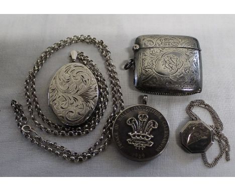 Silver vesta case Birmingham 1922, large silver locket Birmingham 1977 on long belcher chain, Prince of Wales Investiture 196