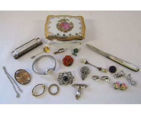 Collection of costume jewellery including miniature Hohner harmonica, brooches and scarf rings, earrings, etc also a small po