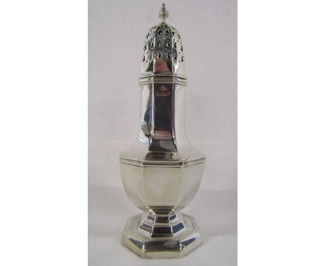 William Hutton &amp; Sons Ltd - London silver caster - dates rubbed but possibly 1893-1907 - approx. 21.5cm - total weight 6.