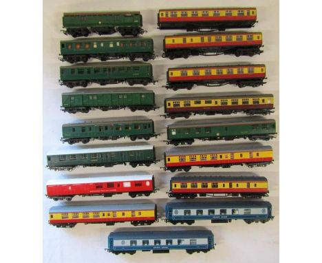 17 x 00 gauge carriages includes restaurant, breakdown, Golden Arrow, buffet etc