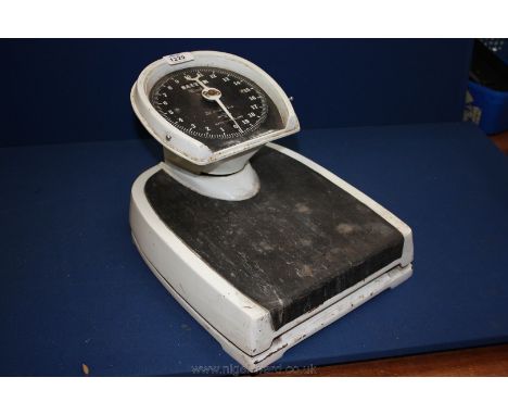 A Salters 'Windsor' bathroom Scales.