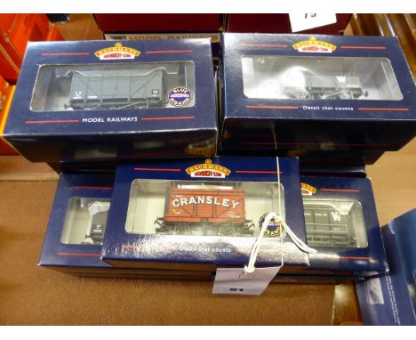 A large quantity of boxed Bachmann 00 gauge rolling stock (13), consisting of 33-225; 33-175; 37-202; 37-727; 38-075; 33-300B