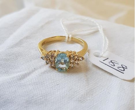 AN ATTRACTIVE BLUE TOPAZ &amp; DIAMOND 3 STONE RING IN 18CT GOLD -  size S - 3.1gms