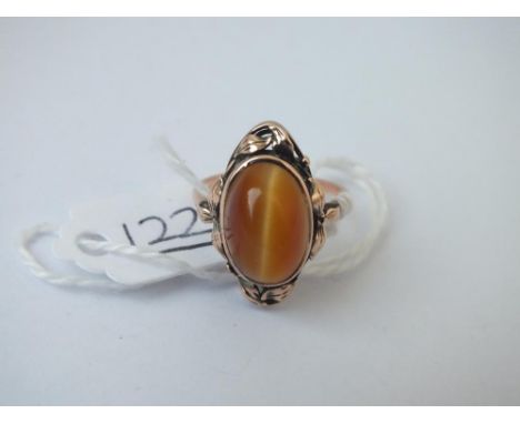 A tigers eye ring in 9ct - size K - 3.3gms