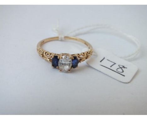 A blue &amp; white stone ring in 14ct gold - size V - 2.5gms