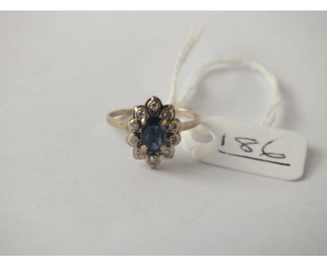 A sapphire and diamond cluster ring in 18ct gold - size K - 2gms