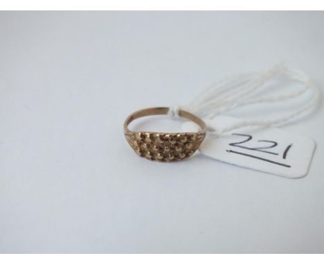 A child's dainty ring in 9ct 