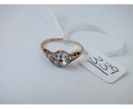 A square white stone ring in 9ct - size K 