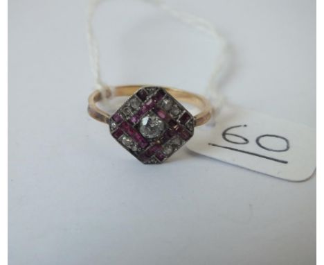 A DECO RUBY &amp; DIAMOND RING SET IN GOLD - size J - 2gms