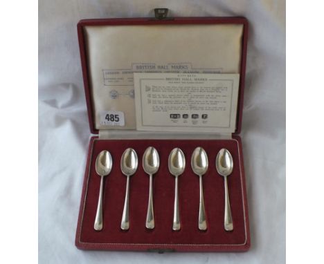 A set of six boxed tea spoons with British hallmarks by R&amp;B - 78 gms.