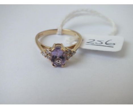 A 9ct amethyst dress ring - size O - 2.6gms