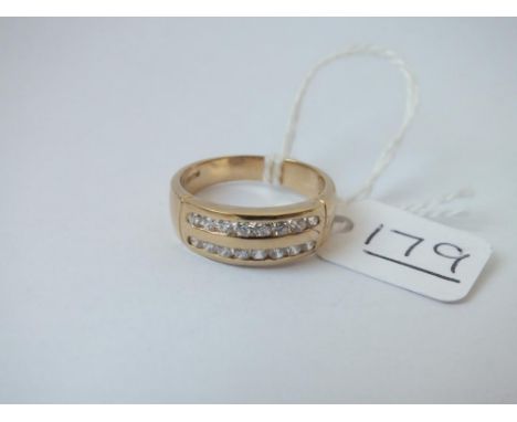 A two tier white stone ring in 9ct - size O - 4.1gms