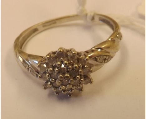 A white gold (9ct) diamond cluster ring - size M - 2.8gms