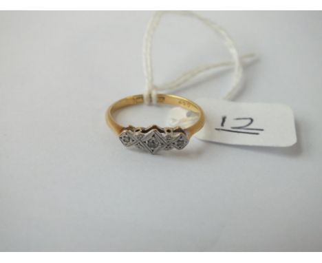 A 3 stone diamond ring in 18ct gold - size K - 1.7gms