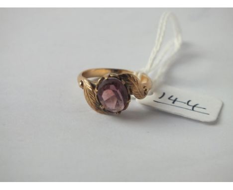 A amethyst ring with leaf surrounds in 9ct - size K - 2.7gms
