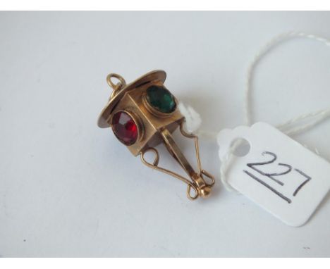 A traffic light charm in 9ct - 3.9gms