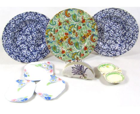 Various pottery, etc to include transfer printed 19thC Wedgwood soup bowls, with repeat floral pattern in blue and white, 27c