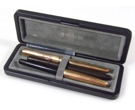 Various pens, to include a Parker all gold coloured example, partially engine turned with arrow clip, 13cm wide, black and gi