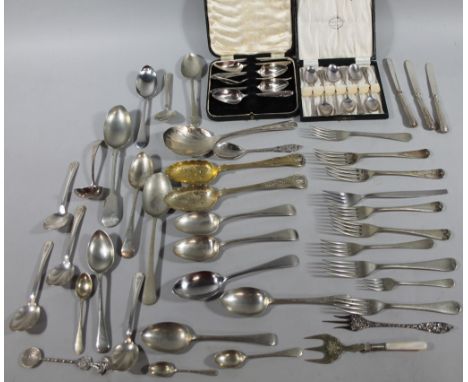 Various cased and uncased flatware cutlery, white metal teaspoon, further knives with silver handles, various silver plate, e