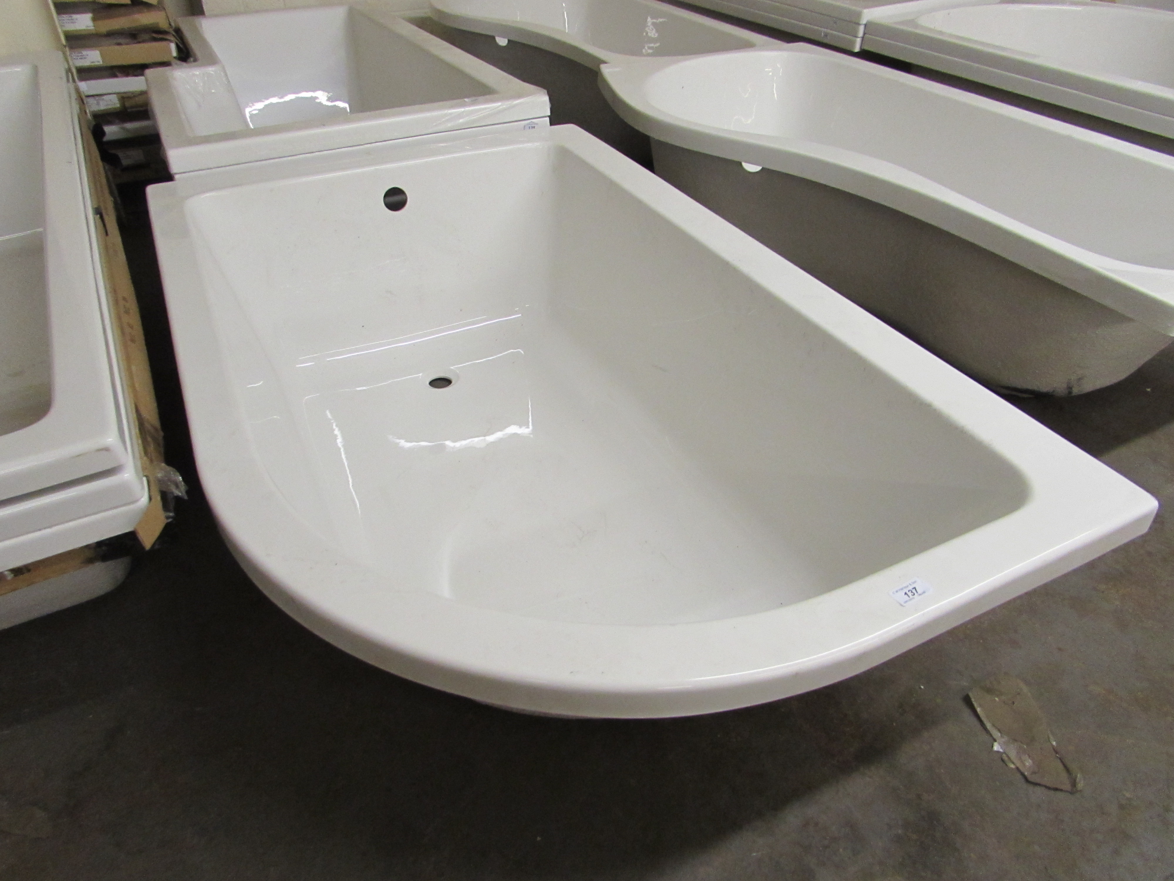 1500 x 950 corner bath
