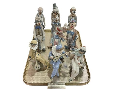 Three Nao, two Leonardo and five Cascade Clown and Pierrot figures.