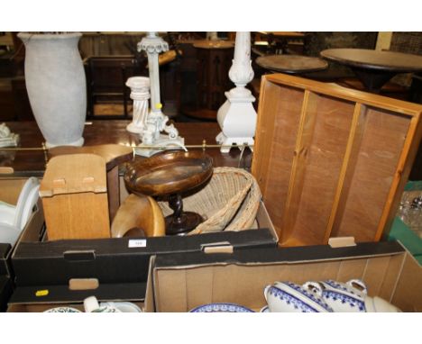 A TRAY OF TREEN TO INCLUDE BARLEY TWIST FRUIT BOWL, BOOKSHELVES, COLLECTORS SHELF ETC