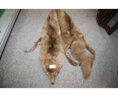 A VINTAGE FOX FUR STOLE 
