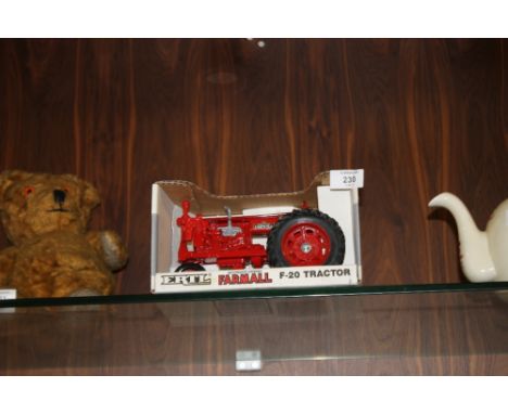 A BOXED ERTL FARMALL F-20 TRACTOR 1/16 SCALE MODEL