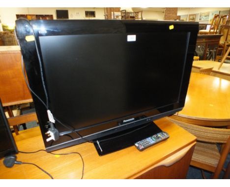 A PANASONIC 31" FLATSCREEN TV & REMOTE VCR / DVD RECORDER
