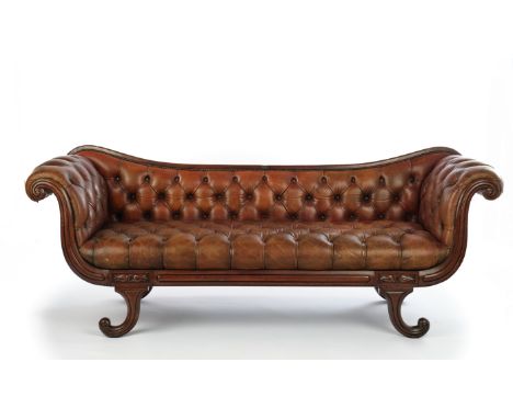 Sofa, Regency, England, 1. Viertel 19. Jh., Mahagoni, geschweifte Lehnen und Füße, gerade Zarge, Chesterfieldpolsterung mit b