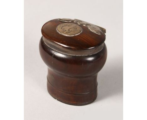 AN 18TH CENTURY SNUFF BOX engraved 22. 2.25ins high.