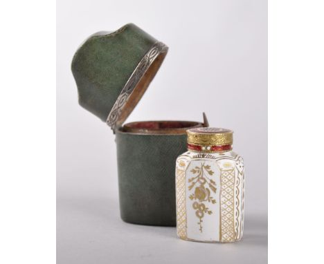 A SUPERB 18TH CENTURY BRISTOL OPAQUE WHITE PERFUME BOTTLE, CIRCA. 1770, with fine gilding, the cap with gold and enamel, 4cms
