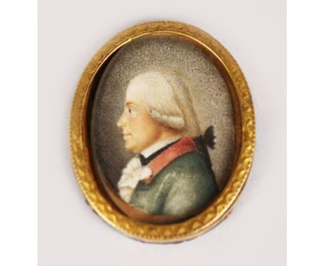 AN OVAL MINIATURE, AN 18TH CENTURY PORTRAIT OF A MAN. 1.25ins x 1ins.