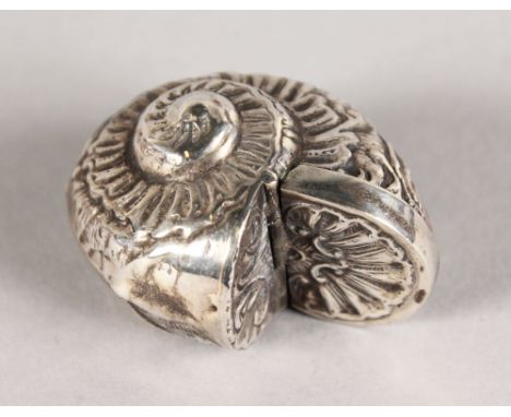 A SILVER CONCH SHELL SNUFF BOX.