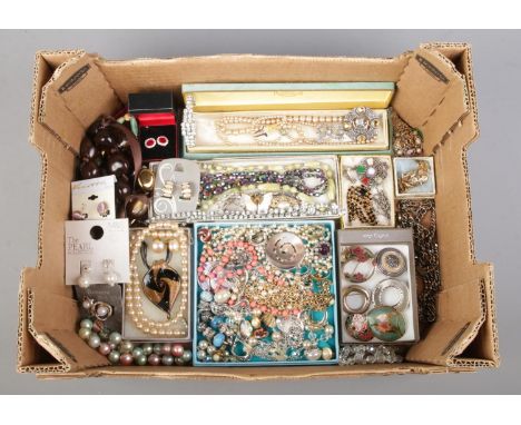 A tray containing a good collection of costume jewellery. To include beaded necklaces, earrings, brooches, scarf clips, simul
