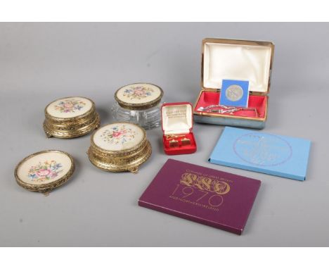 A quantity of collectables, to include jewellery boxes, trinket dish, 1970 and 1977 coinage of Great Britain sets and ladies 