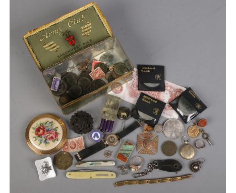 An Army Club tin with contents of collectables and jewellery oddments. Includes Ten Shilling note, 9ct gold ring for scrap (0