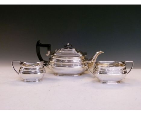 George V silver three piece tea service, Sheffield 1931-2, 36.1toz gross approx  