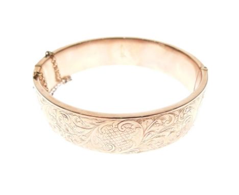 9ct gold snap bangle, one half externally having foliate scroll decoration, 18.5g approx  