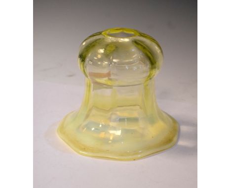20th Century vaseline glass lamp shade, 11cm high  